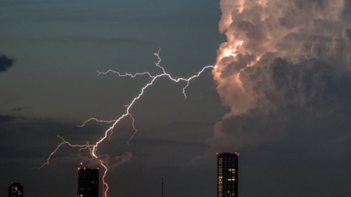 #Galería Las espectaculares tormentas eléctricas en Japón, Italia y España