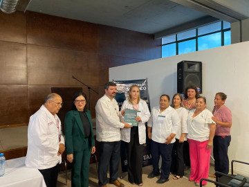 Entregan recursos de La Clínica es Nuestra