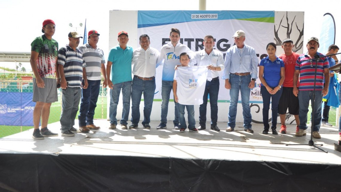 Entrega el INDE uniformes a equipos deportivos en Mier 1 de septiembre de 2018