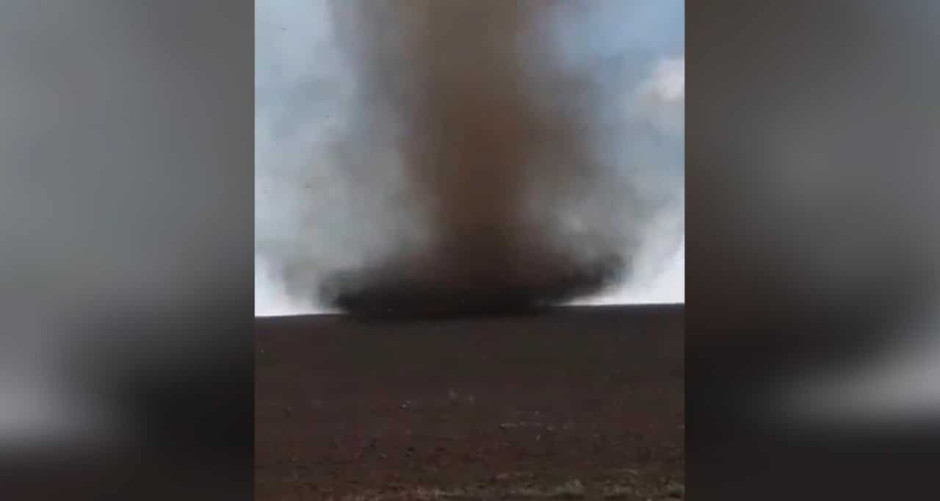 Hombre reta a tornado en Rusia 