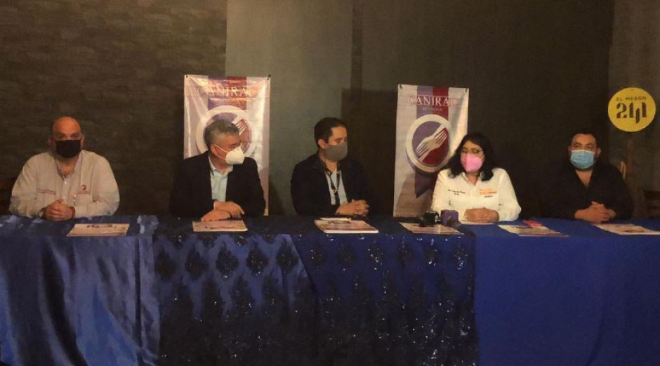 Restaurantes ofrecen promociones especiales a maestros