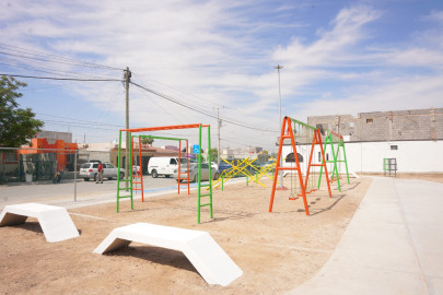 Presidenta municipal Carmen Lilia Canturosas entrega rehabilitación de plaza en la Colonia Villas de San Miguel