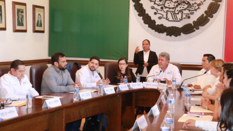 Busca ayuntamiento de Victoria funcionarios honestos