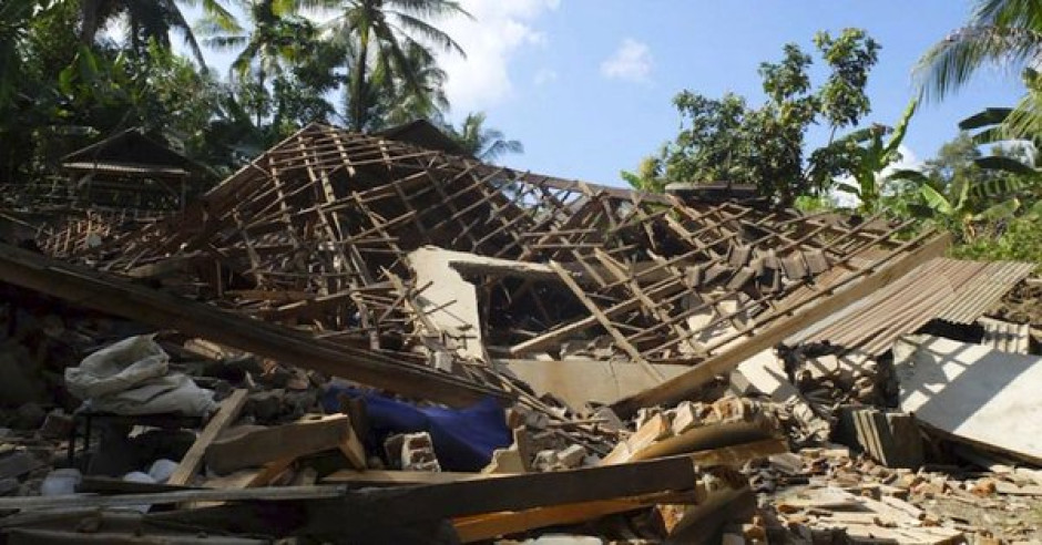 Suman 131 muertos por sismo en Indonesia