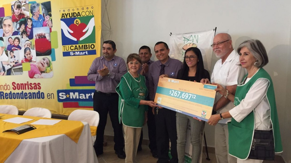 Entrega Smart redondeó a beneficio de asilo de ancianos