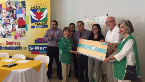 Entrega Smart redondeó a beneficio de asilo de ancianos