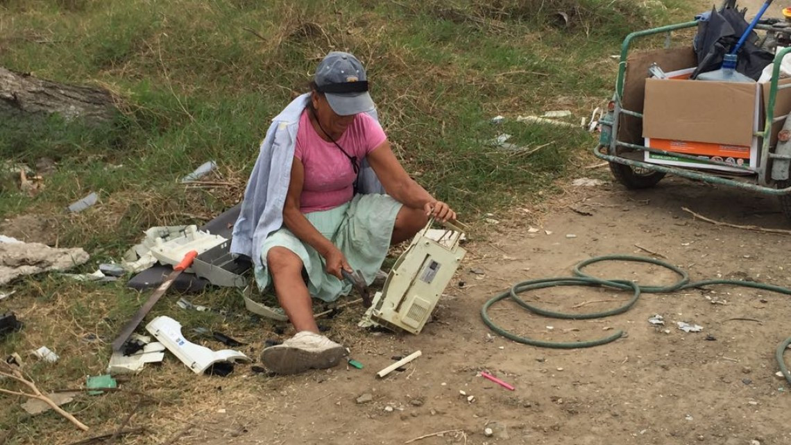 La pepena de fierro viejo, actividad redituable para algunas familias