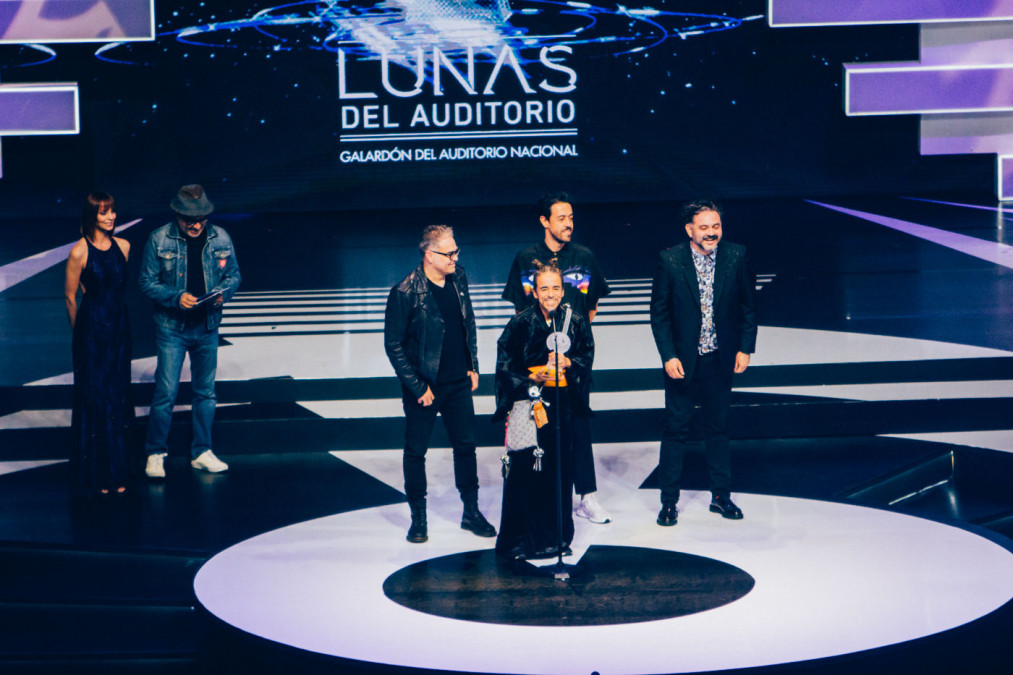 Café Tacvba dedica premio a migrantes centroamericanos