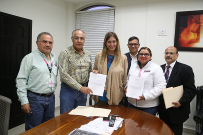 Maki firma convenio entre el Ayuntamiento y el INE