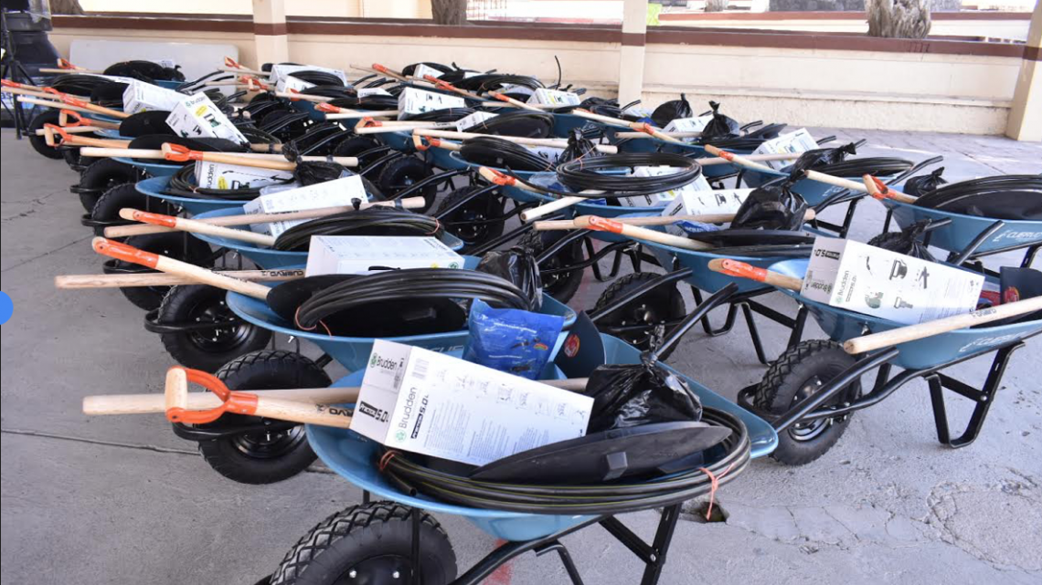 Reciben familias del Altiplano paquetes de Huertos de Traspatio