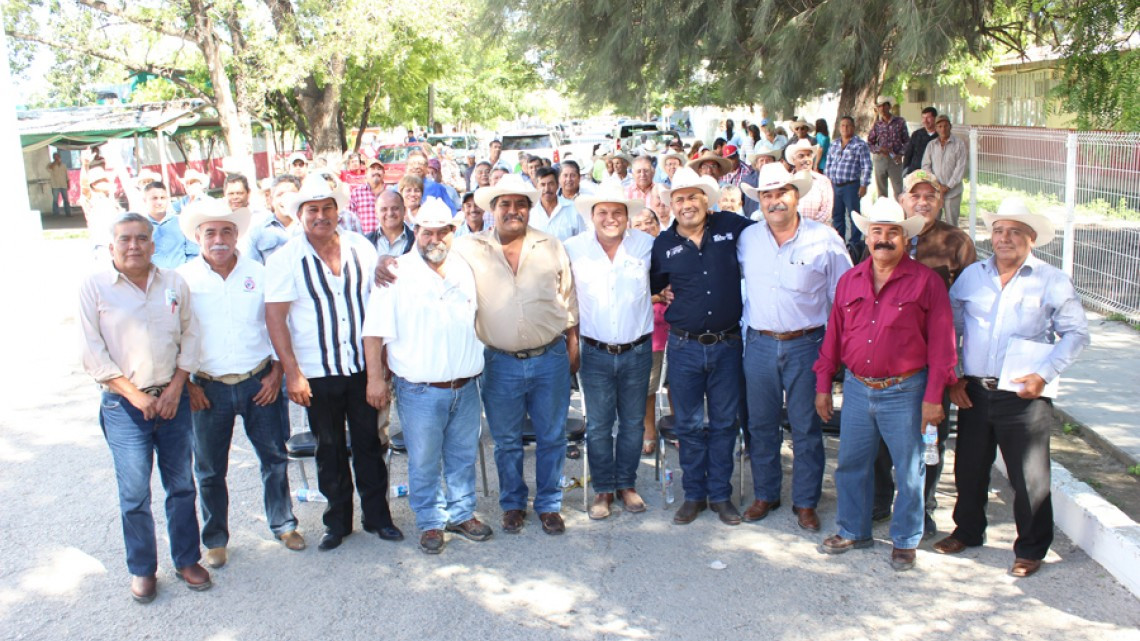 Entregan fertilizante granulado a citricultores de Padilla e Hidalgo