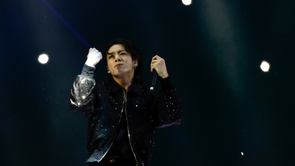 Jungkook de BTS pone a bailar a todos en la inauguración de Qatar 2022 con la canción “Dreamers” 