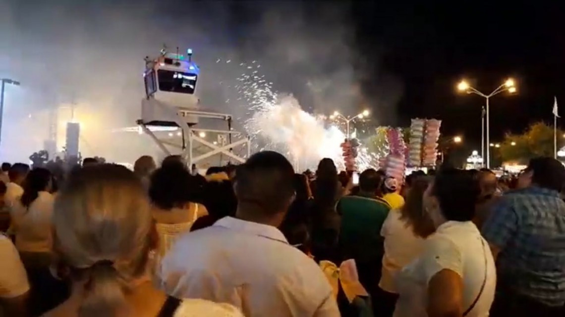 Pirotecnia falla en Expomex y quema a algunos asistentes