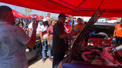 Exhiben autos tuneados y clásicos 