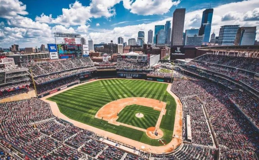 Retiran Twins de Minnesota estatua de Calvin Griffith, expropietario del equipo