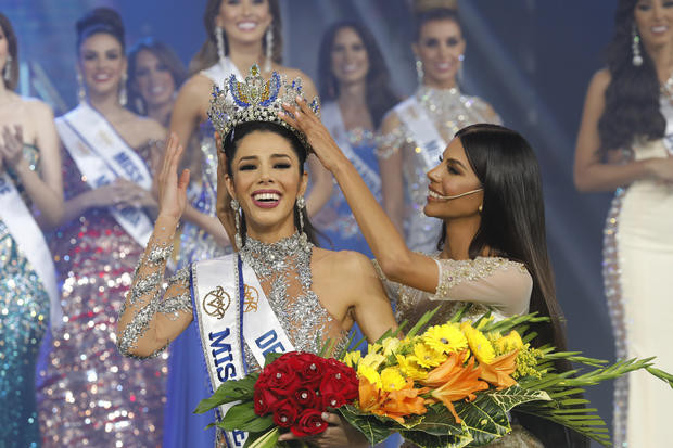 Thalia Olvino es coronada como Miss Venezuela