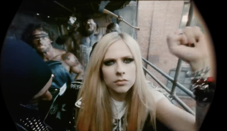 Avril Lavigne lanza 'Bite Me'