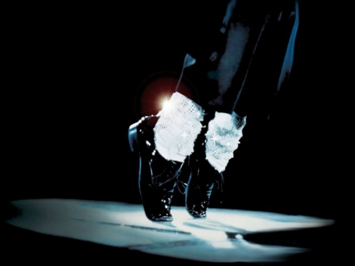 Subastan zapatos con los que Michael Jackson estrenó “Moonwalk”