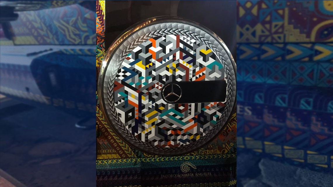 Transforman vehículo de lujo en muestra de la cultura de Oaxaca 