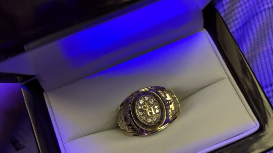 Entregan anillos de campeones a los Astros de Houston