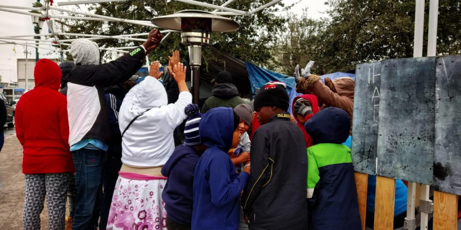 Sufren migrantes por frío