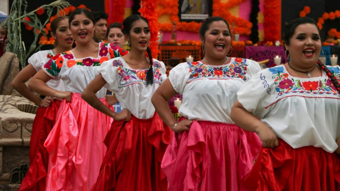 Celebran Día de Muertos Ayuntamiento y la UAT 