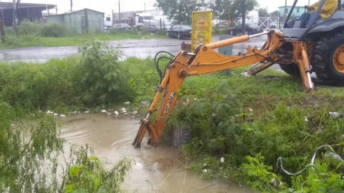 Realizan limpieza de drenes, bocas de tormenta y alcantarillas en Matamoros