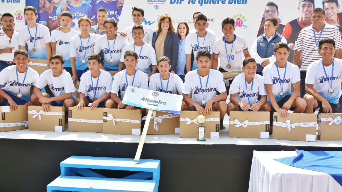 Entregan premios del Torneo de Fútbol “DIF Te Quiere Bien”