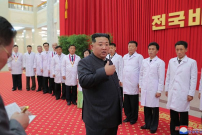 Líder de Corea del Norte canta "victoria" ante el Covid-19