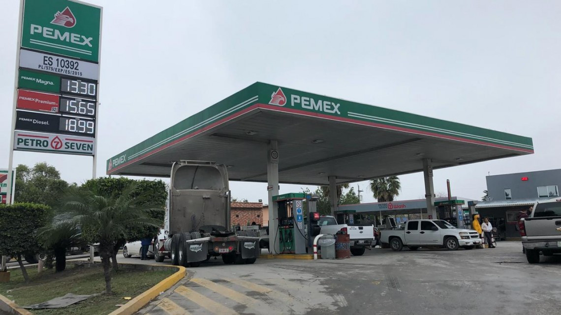 Empresarios compran gasolina en EU: Mario López 