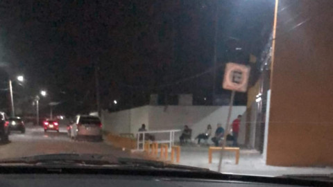 Reynosenses hacen filas de noche para ser los primeros en vacunarse