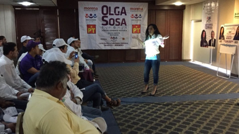 Se reúne Olga Sosa con concesionarios y chóferes de taxis