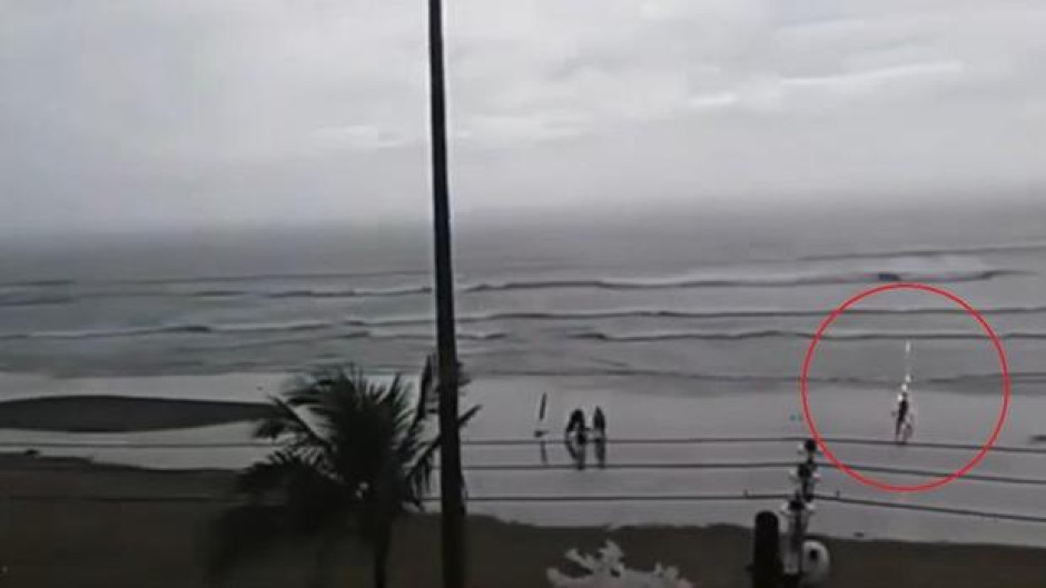 Una joven es golpeada por un rayo en Brasil