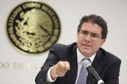 Ríos Piter se registra como candidato independiente a la Presidencia