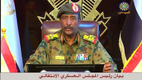 Nuevo líder militar de Sudán promete un gobierno civil en dos años