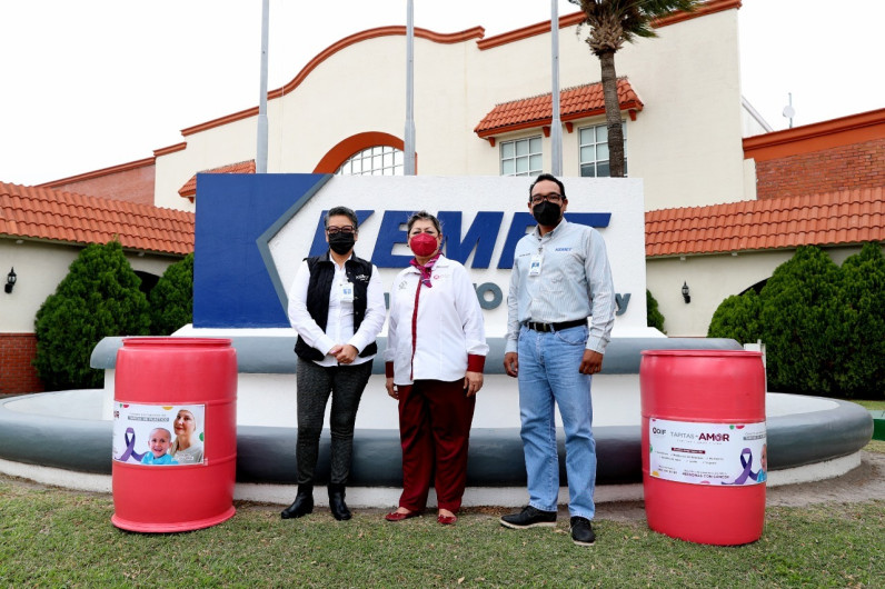 Entrega DIF Matamoros contenedores para recolectar taparroscas como parte del programa permanente “Tapitas de Amor”