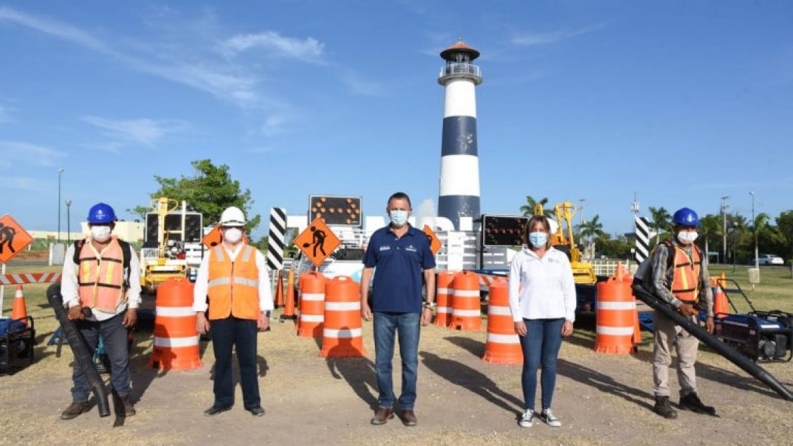 Entrega Alcalde maquinaria y equipo para labores de bacheo y mejoramiento vial