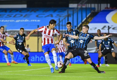 Chivas rescata un agónico empate en su visita a la corregidora 