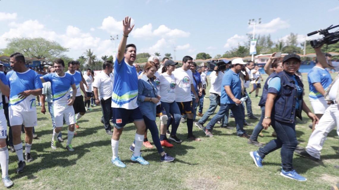 Juega Cabeza de Vaca fútbol en Aniversario de Xicotémcatl