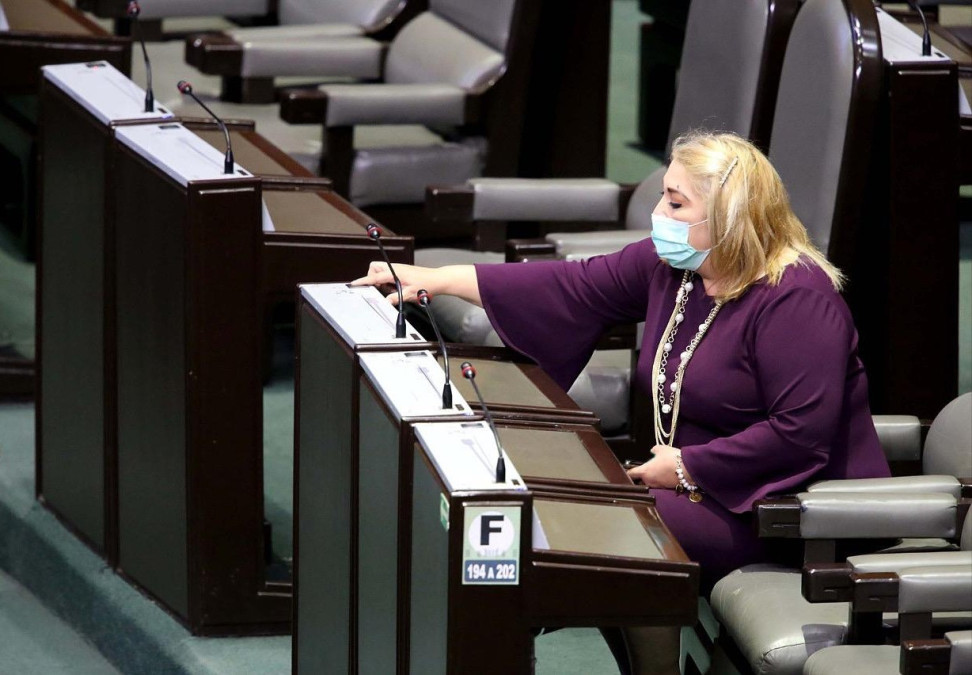 Pide Adriana Lozano respetar derechos laborales de empleados del DIF