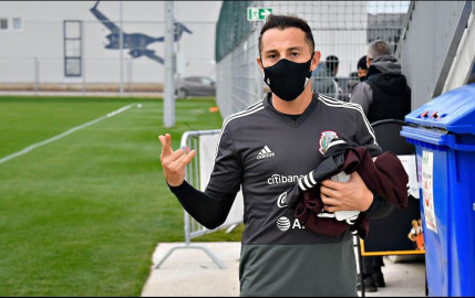 Andrés Guardado da positivo a Covid-19