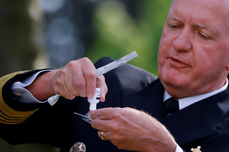 Estados Unidos distribuirá millones de pruebas rápidas de COVID-19 ante reapertura de escuelas 