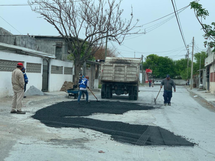 Ininterrumpida labor de bacheo mejora condiciones de desplazamiento