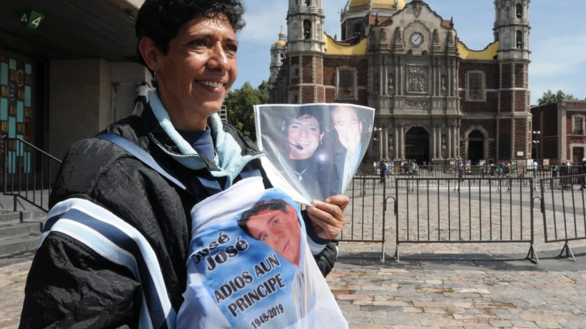 Rinden homenaje a José José en Ciudad de México