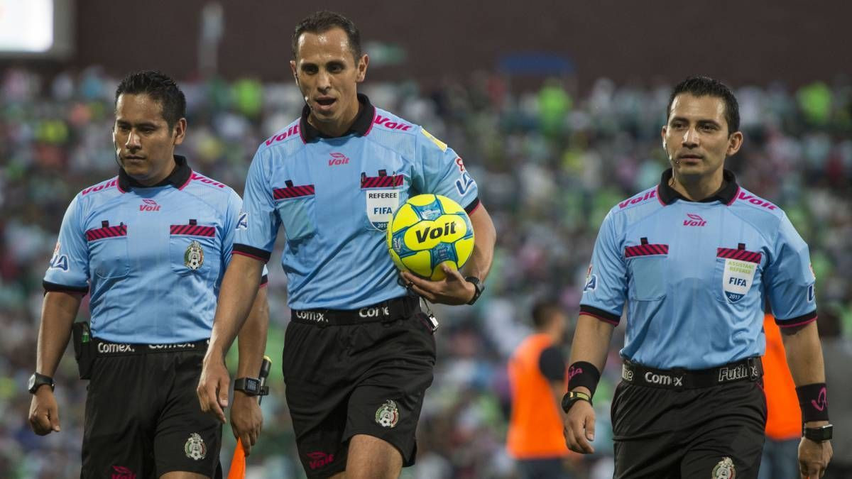 Los árbitros ponen el ejemplo