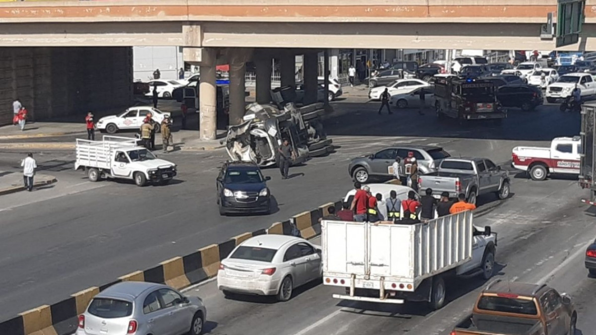 Volcadura de pipa ocasiona cierre de circulación vehicular en la calle sexta de Matamoros