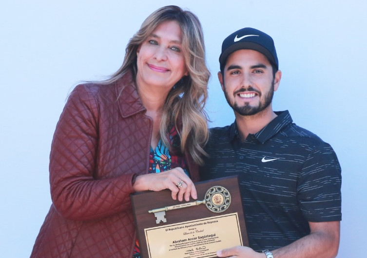 Reconocen a Abraham Ancer