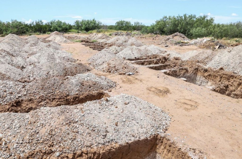 Dan mantenimiento y combustible a morgues móviles de Nuevo Laredo