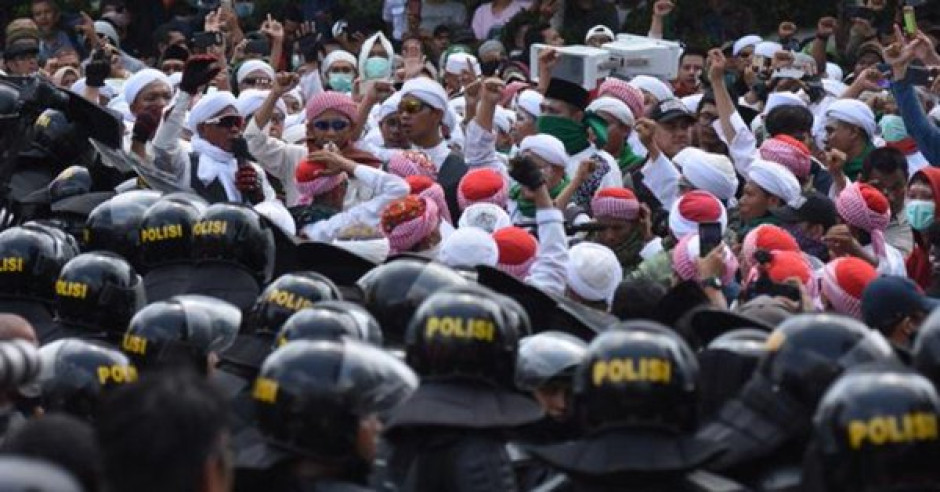 Dejan seis muertos disturbios en Indonesia tras reelección de Widodo