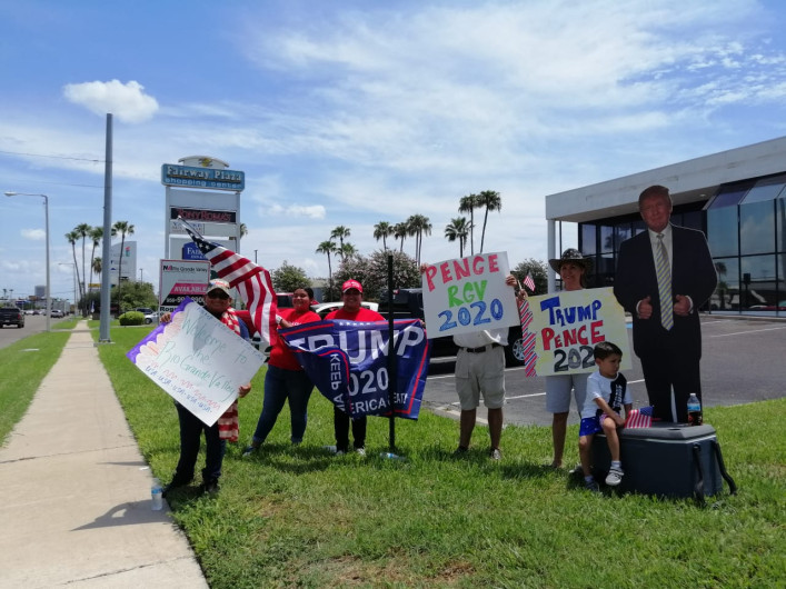 Visita de Pence a McAllen despierta manifestaciones a favor y en contra
